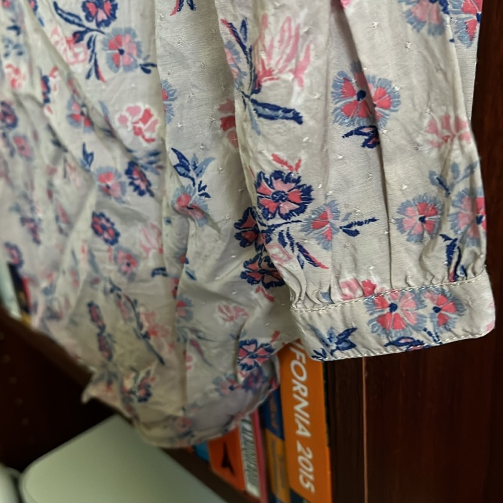 light blouse - Picture 4 of 6